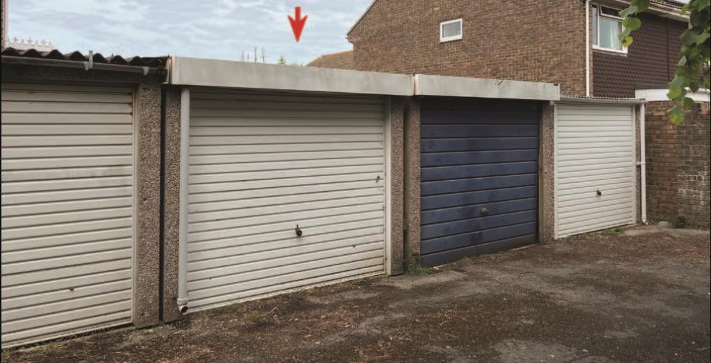 Lot: 21 - FREEHOLD LOCK-UP GARAGE - 